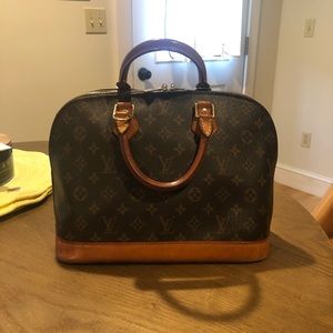 100% authentic Louis Vuitton Alma Purse